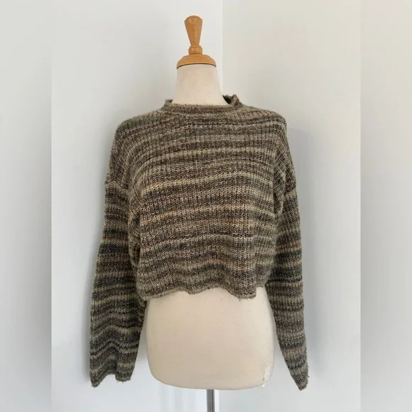 Knitted cropped garage long sleeve (size small) - Picture 3 of 3